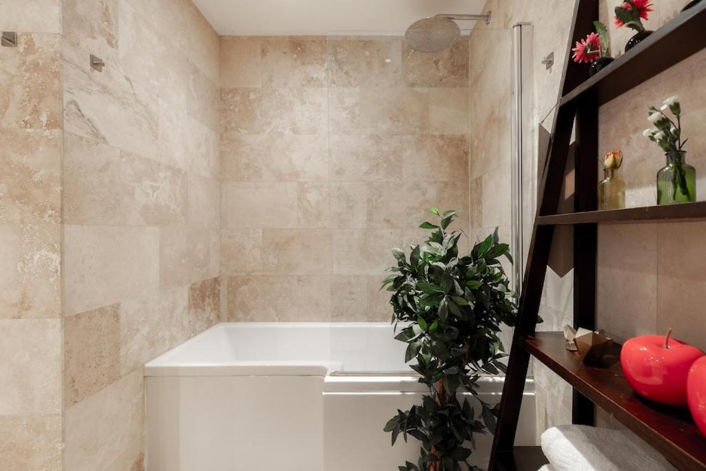 Appartamento Revamped & Luxxe For Covent Garden Lovers! Adorable For Families & Friends