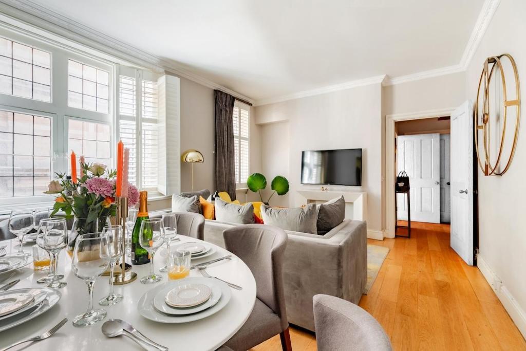Apartament Revamped & Luxxe For Covent Garden Lovers! Adorable For Families & Friends Londra
