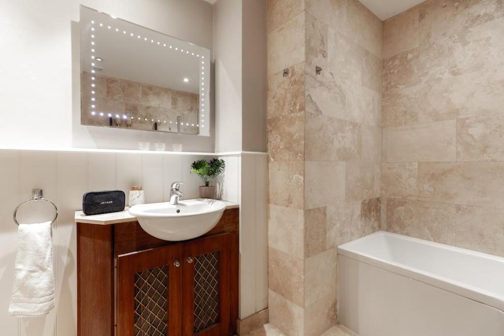 Apartament Revamped & Luxxe For Covent Garden Lovers! Adorable For Families & Friends